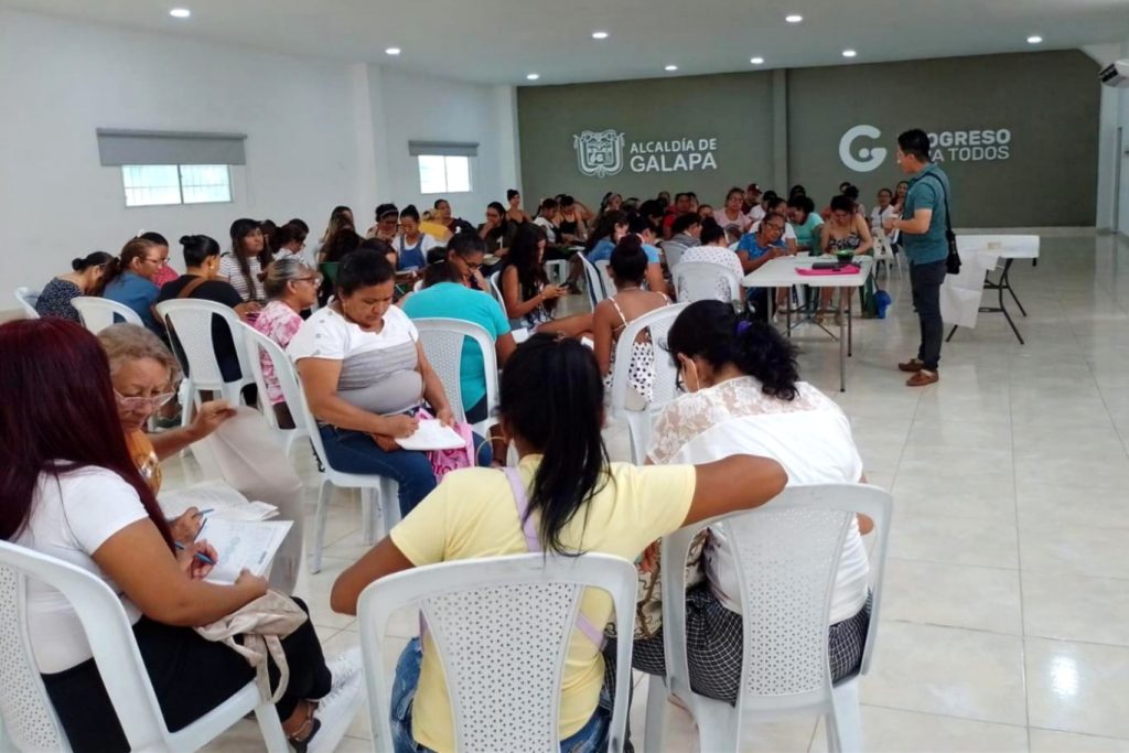 Taller de emprendimiento y autogestión para mujeres de barrios vulnerables en Galapa, Atlántico, Colombia